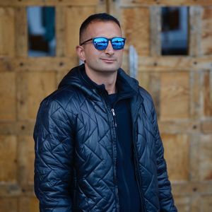 Meet your Posher, Nikos